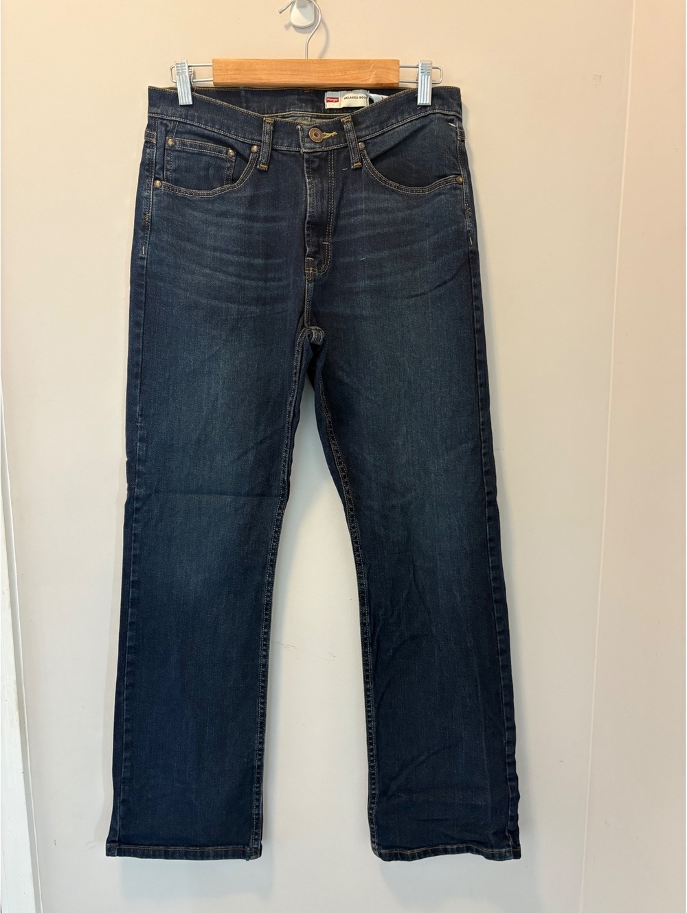 Like New Wrangler Relaxed Boot Dark Wash Jeans 30X32 Mens
